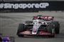 en formel 1 bil på en bane