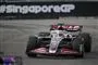 en formel 1 bil på en bane