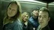 en rockgruppe i en elevator
