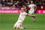 Pernille Harder fejrer et af sine tre mål i 5-2-sejren over Arsenal.