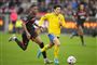 Yuito Suzuki overløber FCM-forsvaret og gør det til 3-1 for Brøndby i Herning.