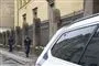 politibil foran synagogen på 