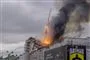 en bygning i brand