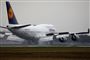 et boeing 747 på landingsbanen