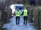betjente og en af politiets vogne