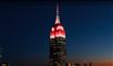 Empire State Building i rødt og hvidt