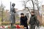 Ukraines præsident, Volodymyr Zelenskyj, og førstedame Olena Zelenska besøgte lørdag et mindesmærke i Kyiv for at mindes ofrene for Holodomor, hvor millioner af mennesker døde af sult i 1932-33. Zelenskyj siger, at han har håb om en afslutning på krigen i det nye år.