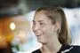 kvinde smiler 