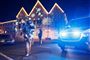 politi til stede på julemarked
