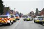Politi og ambulancer ved jernbaneoverskæring