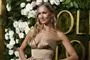 kvinde - værtinden ved golden globe oi flot dres
