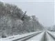 en vej med sne på