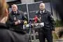 to politifolk taler til pressen