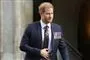 Prins Harry med medaljer på brystet