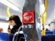 Nærbillede af rød stopknap i bus
