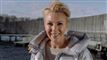 TV- værten Lene Beier i stor frakke 