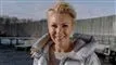 TV- værten Lene Beier i stor frakke 