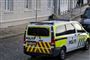 Politiet efterforsker et muligt drab i Bergen. To personer blev natten til fredag fundet døde i en lejlighed. Det menes at være lejlighedens to beboere - en norsk kvinde og en dansk mand.