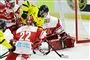 Ishockeyspillere på banen