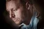 portræt af fodboldspilleren Simon Kjær