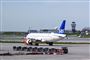 Et SAS-fly på vej ud på landingsbanen