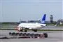 Et SAS-fly på vej ud på landingsbanen