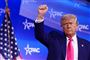 Trump med armen i vejret