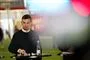 Trivselskommissionens formand, Rasmus Meyer atår på pressemøde, 