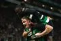 Ung mand jubler over scoring