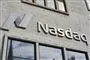 Nasdaq-skilt på facade af bygning