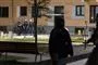 mørk profil af mand i hættetrøje