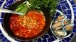 en tallerken med suppe og muslinger