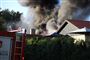 flammer og sort røg fra hus