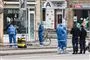 politi og teknikere til stede ved neglesalon