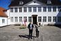 Statsminister Mette Frederiksen (S) og Grønlands regeringschef Jens-Frederik Nielsen afholder doorstep på Marienborg søndag.
