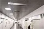 Billede af tom hospitalsgang