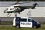 en politibil og en helikopter