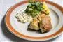 fiskefrikadeller med remoulade på tallerken