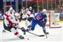 ishockeyspillere foran mål