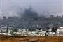 sort røg over bygninger i Gaza