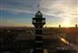 Tårn med solnedgang i baggrunden
