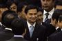 Den 44-årige Abhisit Vejjajiva blev tidligt mandag morgen udpeget som ny statsleder i Thailand. Foto: AP/Apichart Weerawong / POLFOTO