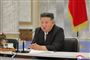 kim Jong ved et skrivebord