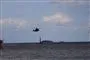 helikopter i luften over vand