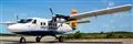 Et fly med to propeller på landingsbanen