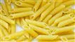 pasta på et bord