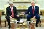 Trump og Netanyahu taler i hver sin stol