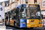 bus kører på gade