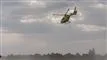 helikopter på skyet baggrund