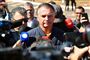 Der var en tydelig medieinteresse for Jair Bolsonaro, efter at en dommer fredag besluttede, at den tidligere præsident skulle gå med fodlænke.